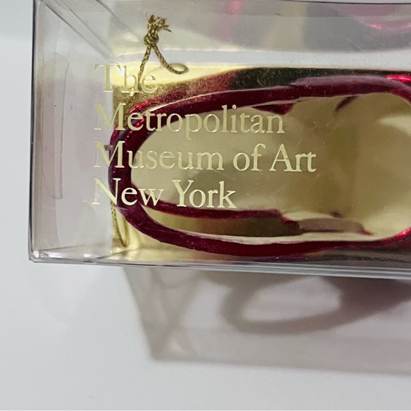 Metropolitan Museum of Art New York red shoe decor in sealed box. - Picture 8 of 14